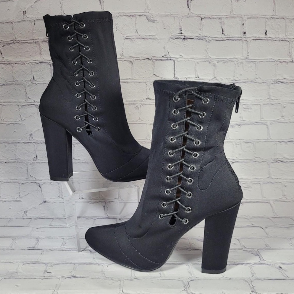 Olivia James lace up short boots size 7